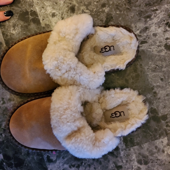 Boys ugg slippers - Picture 5 of 6